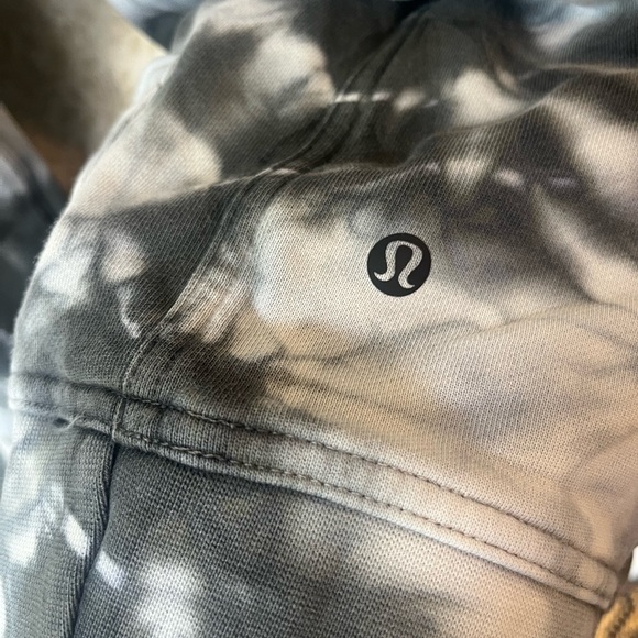 EUC Lululemon earth day hoodie - Picture 3 of 8